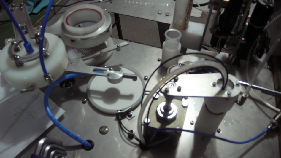 Compression testing machine